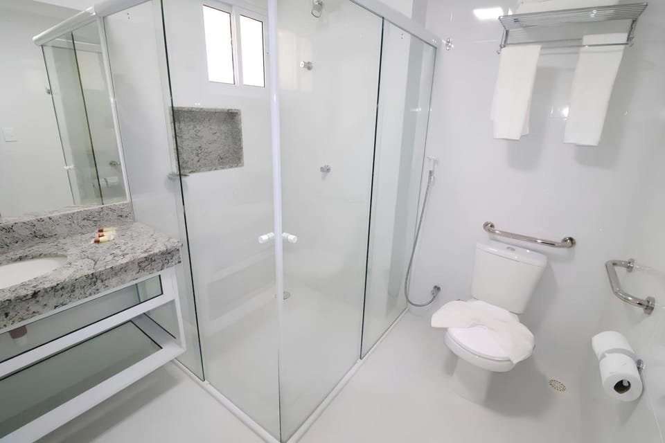 Shower, Toilet, Bathroom, bidet, towels