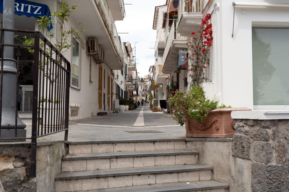 Neighbourhood, Street view