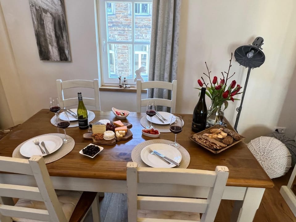 Food and drinks, Dining area, Food, Drinks