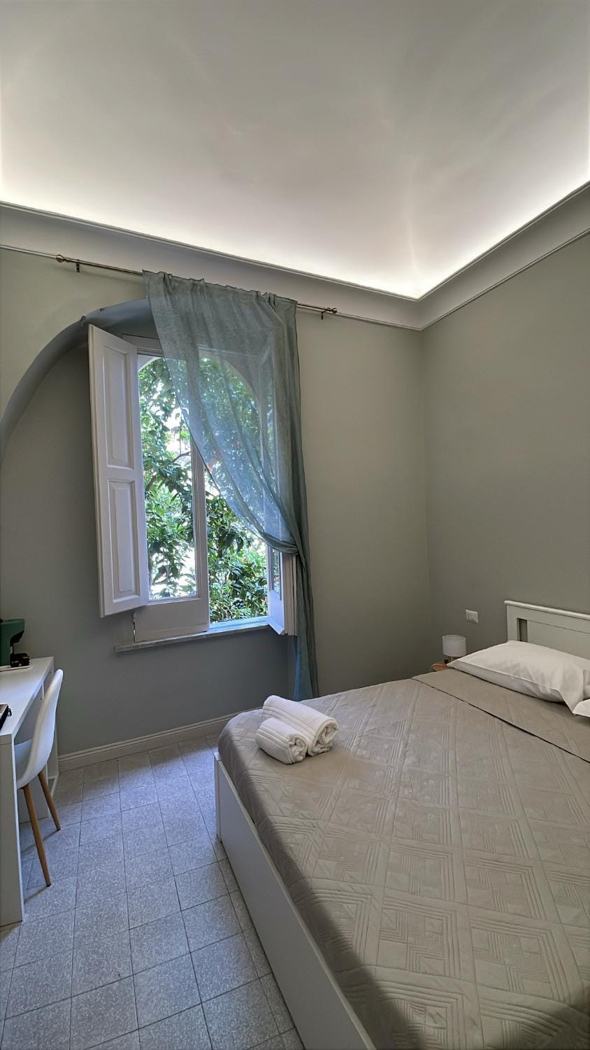 Photo of the whole room, Bedroom, towels