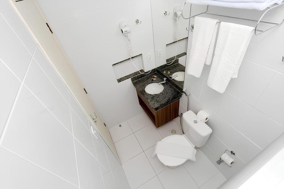 Shower, Toilet, Bathroom, bidet, towels