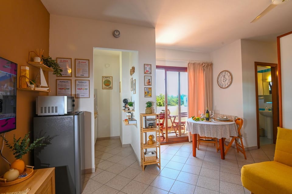 Kitchen or kitchenette, Living room, Dining area