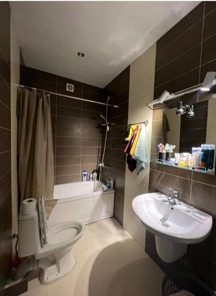Toilet, Bathroom, towels