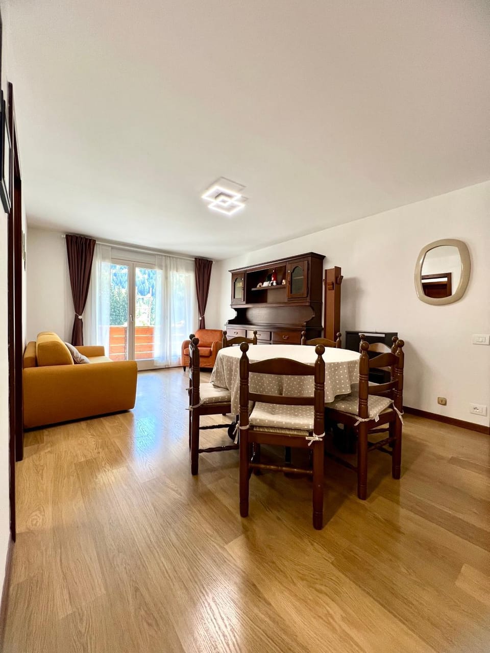 Living room, Seating area, Dining area