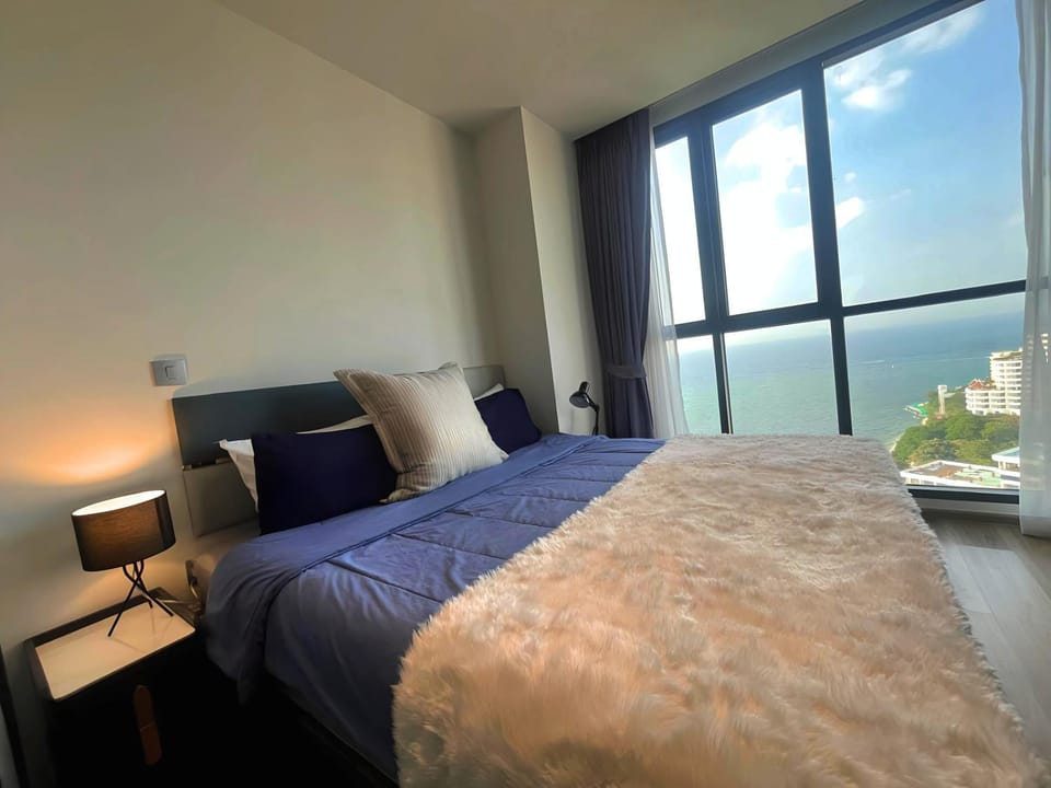 Breath Taking Sea View - Luxury Living Apartment in Pattaya City