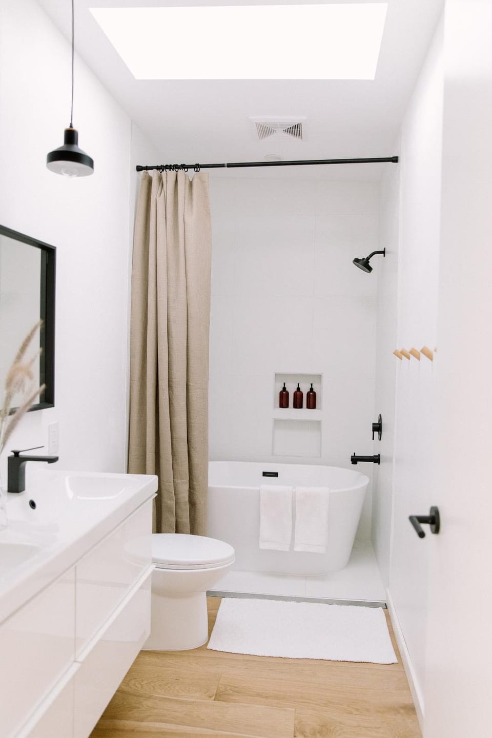 Glass Home with Views, Hot Tub, FREE EV Charging! House in Bonita