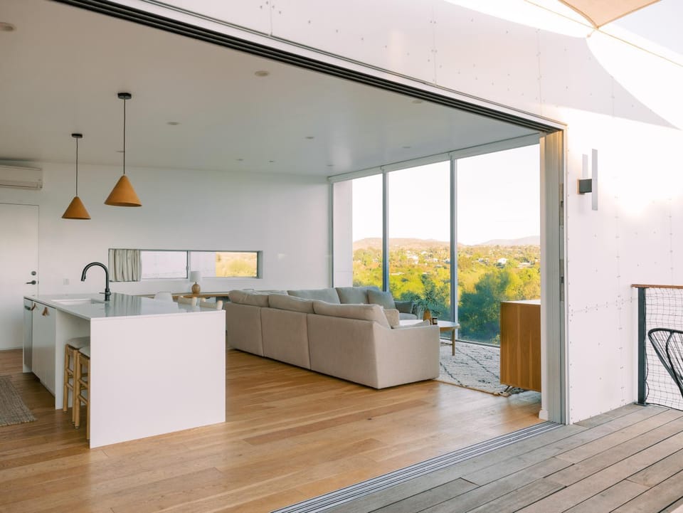 Glass Home with Views, Hot Tub, FREE EV Charging! House in Bonita