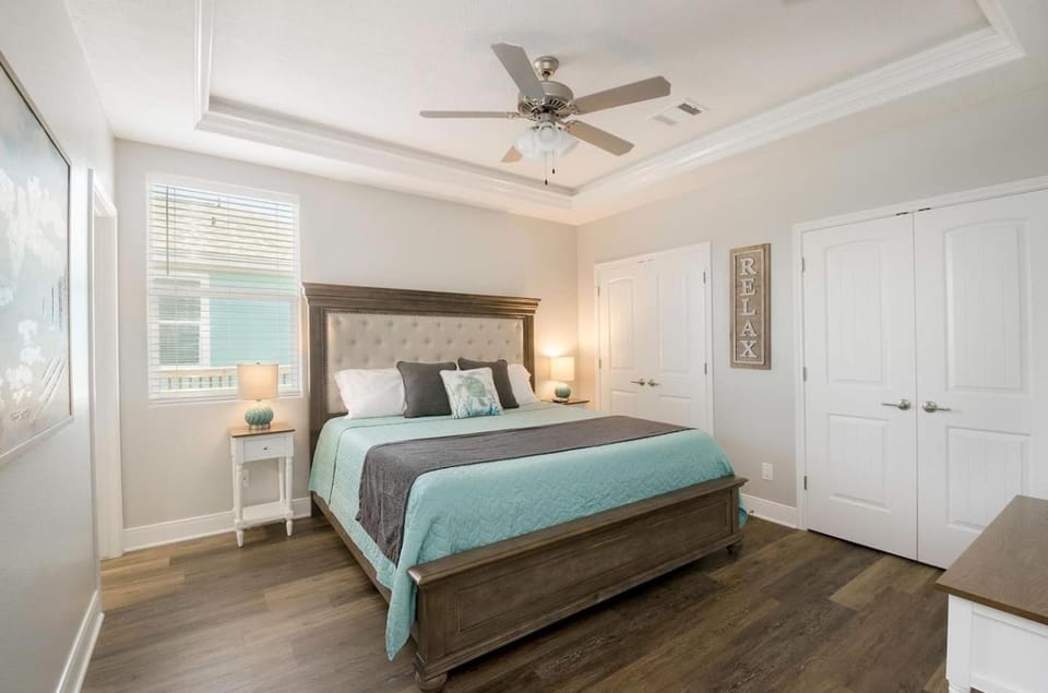 Bed, Photo of the whole room, Decorative detail, Bedroom
