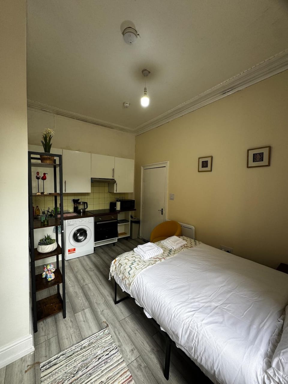 Westfield White City studio Apartment in London