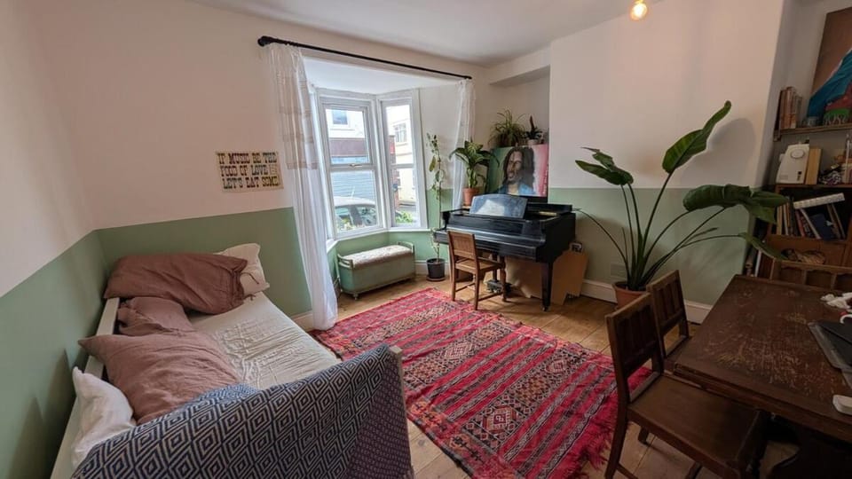 Living room, Seating area, Dining area, Bedroom