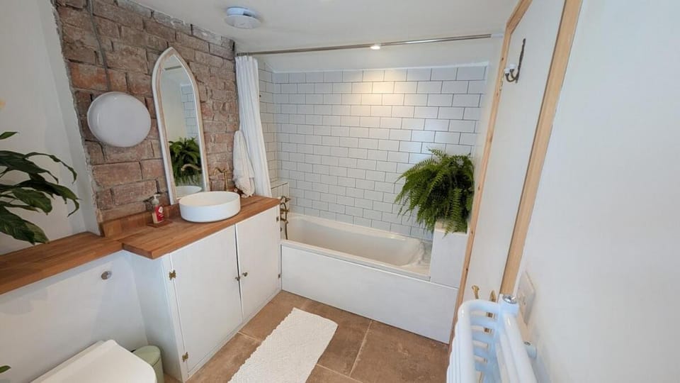 Shower, Toilet, Bathroom, Bath, towels