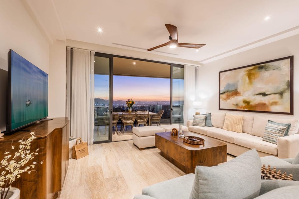Majestic 3 BR Penthouse Private Rooftop and Jacuzzi House in Baja California Sur