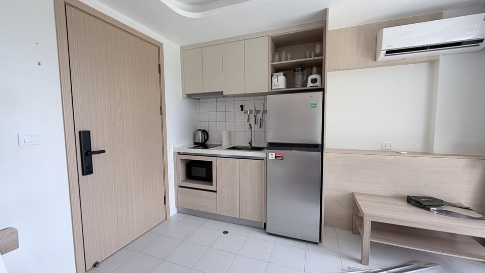Coffee/tea facilities, Kitchen or kitchenette, stove, toaster
