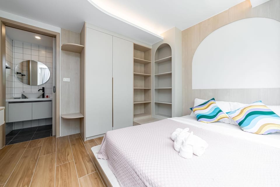 Bed, Bedroom, towels, wardrobe