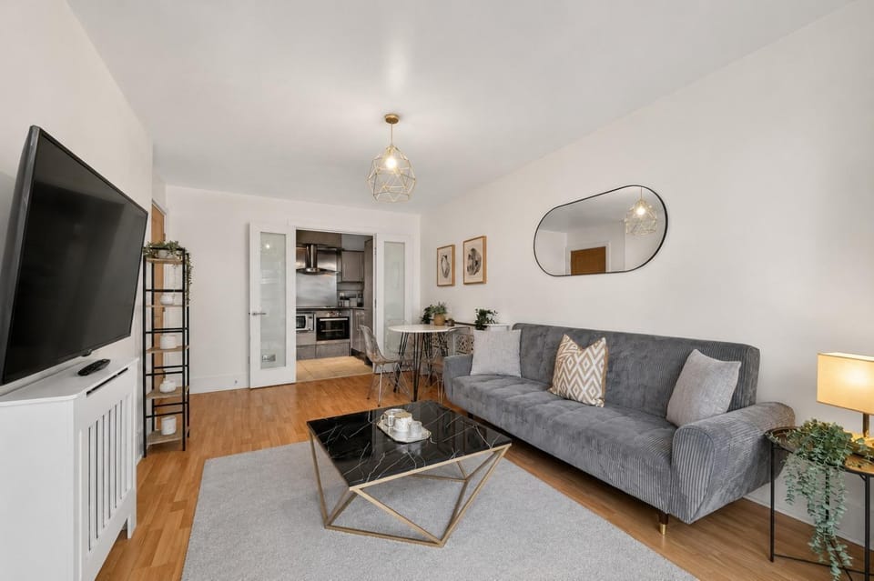 Riverside Apartments by River Thames, in Central London Apartment in City of Westminster