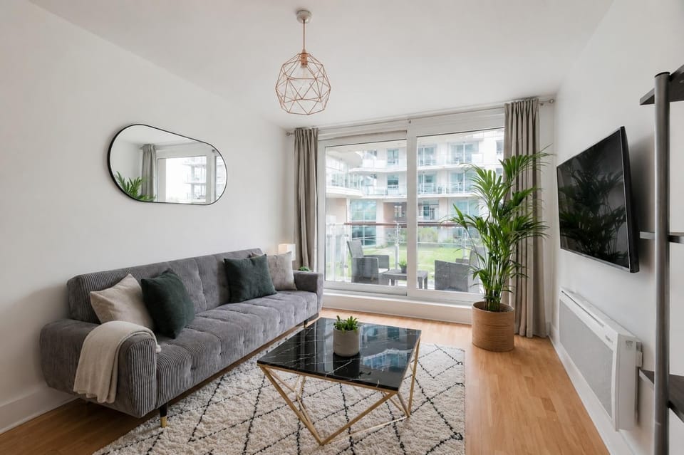 Riverside Apartments by River Thames, in Central London Apartment in City of Westminster