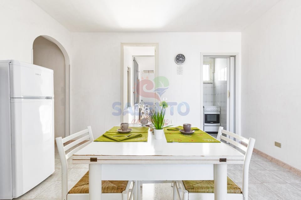 Kitchen or kitchenette, Food and drinks, Dining area, Food, oven