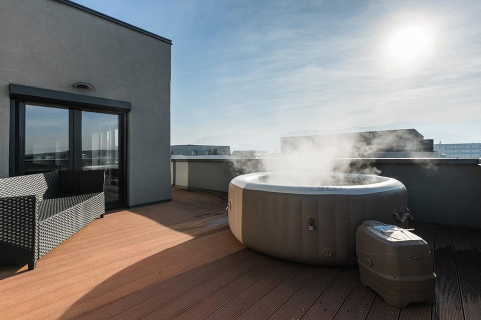 Skylark - Vancouver Penthouse Premium with Jacuzzi and Panoramic View Apartment in Brasov