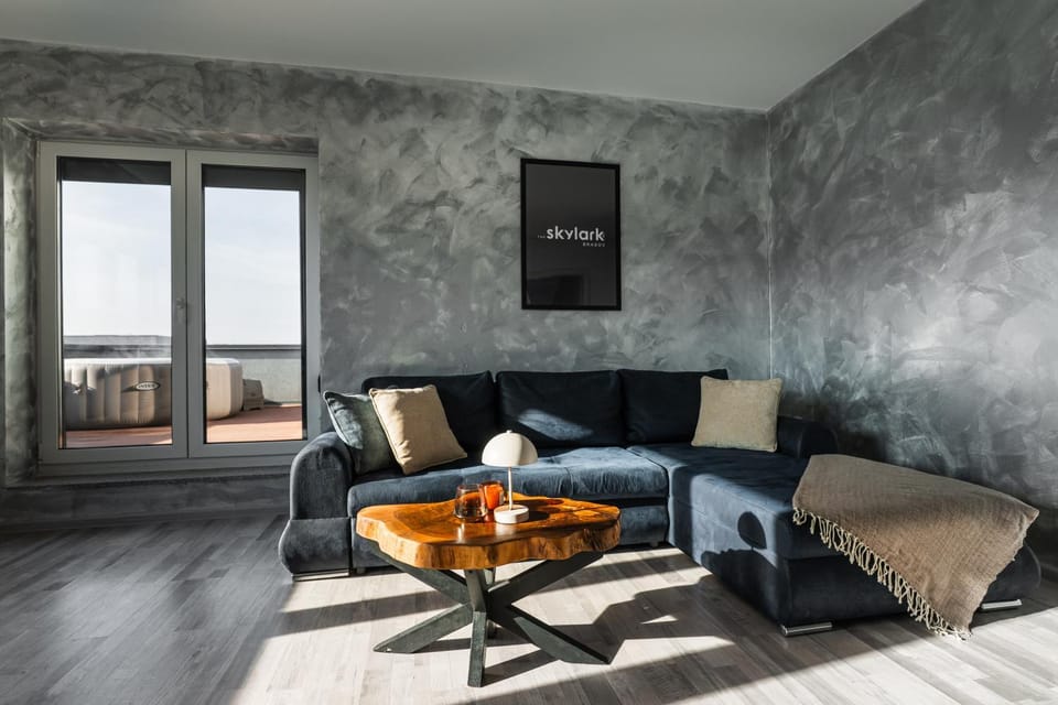 Skylark - Vancouver Penthouse Premium with Jacuzzi and Panoramic View Apartment in Brasov