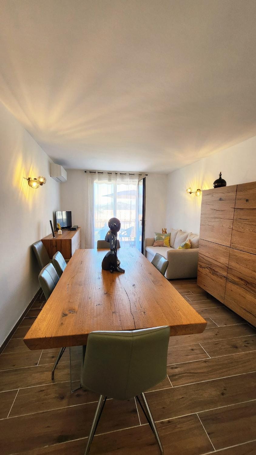 Living room, Dining area