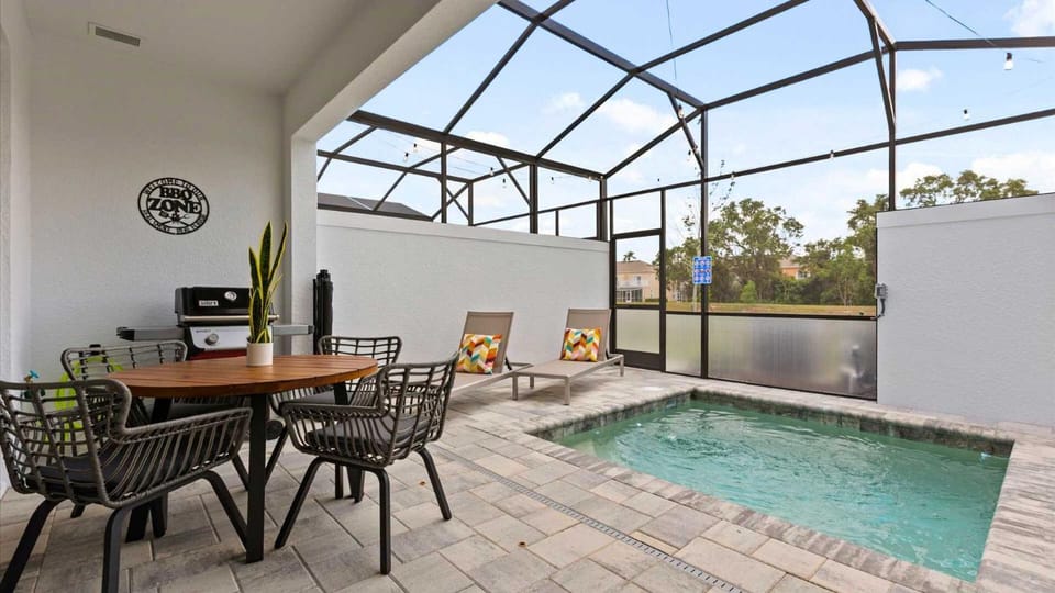 Upstay-Luxury 3BR Home w Private Pool & Games Room House in Four Corners