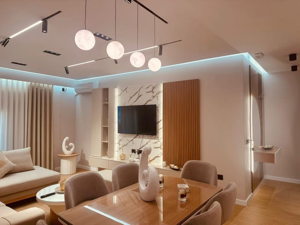 Communal lounge/ TV room, TV and multimedia, Living room, Seating area, Evening entertainment