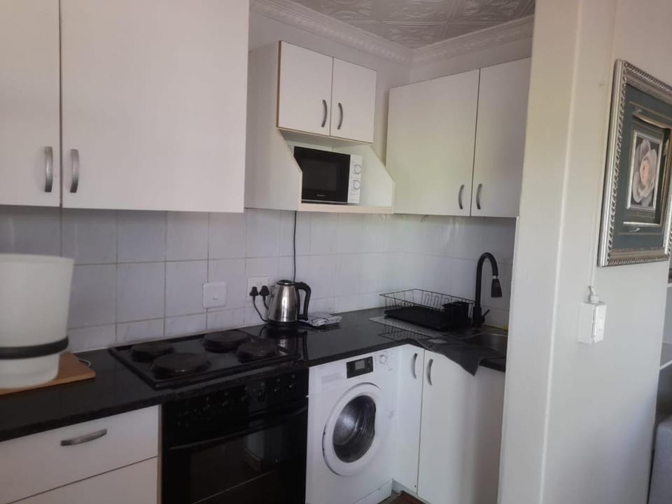 Kitchen or kitchenette, stove, washing machine
