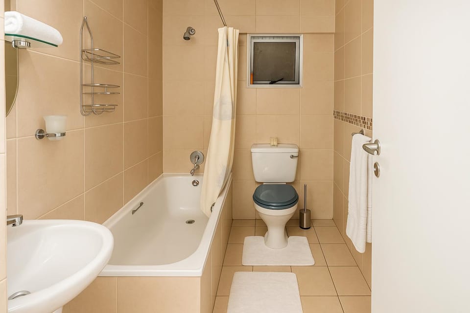 Shower, Toilet, Bathroom, Bath, towels