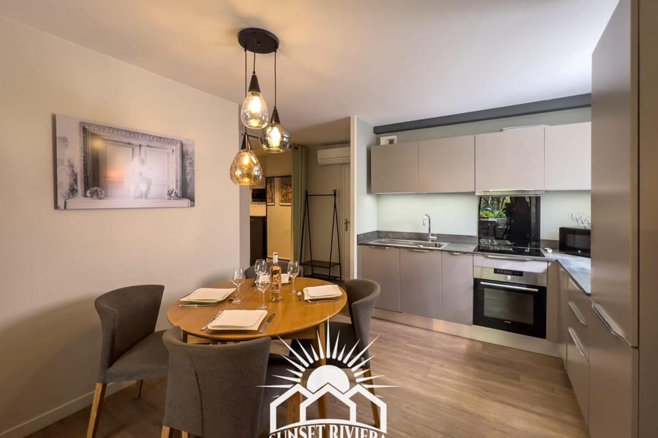 LE PATIO VAUBAN Airco Garage for 4 by SUNSET Apartment in Antibes