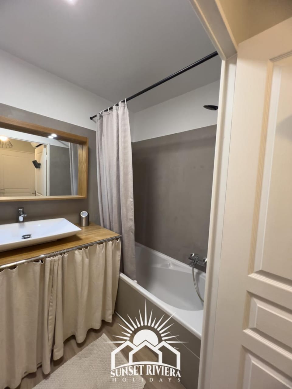 LE PATIO VAUBAN Airco Garage for 4 by SUNSET Apartment in Antibes