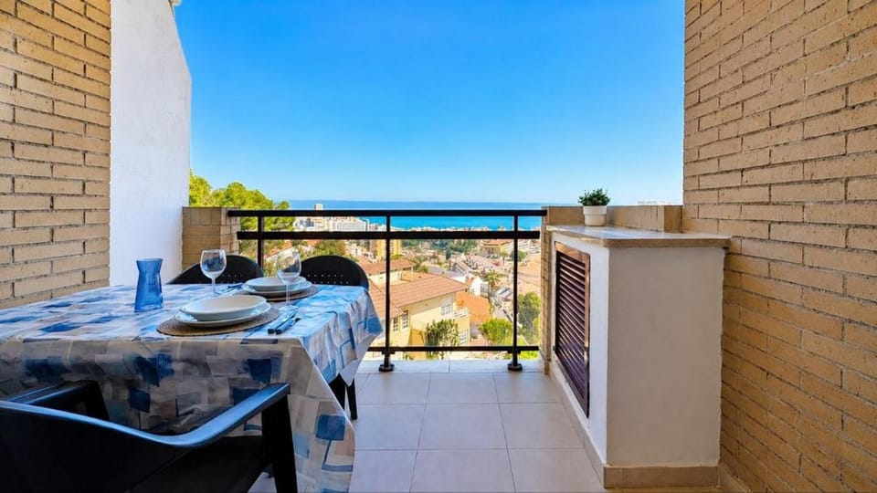 View (from property/room), Balcony/Terrace, Photo of the whole room, Seating area, Dining area, City view, Landmark view, Sea view, Sea view, Street view, Quiet street view