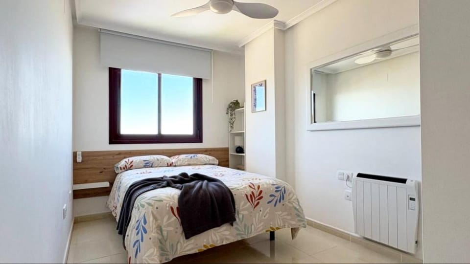 Bed, Photo of the whole room, Bedroom, heating, towels, wardrobe, air conditioner