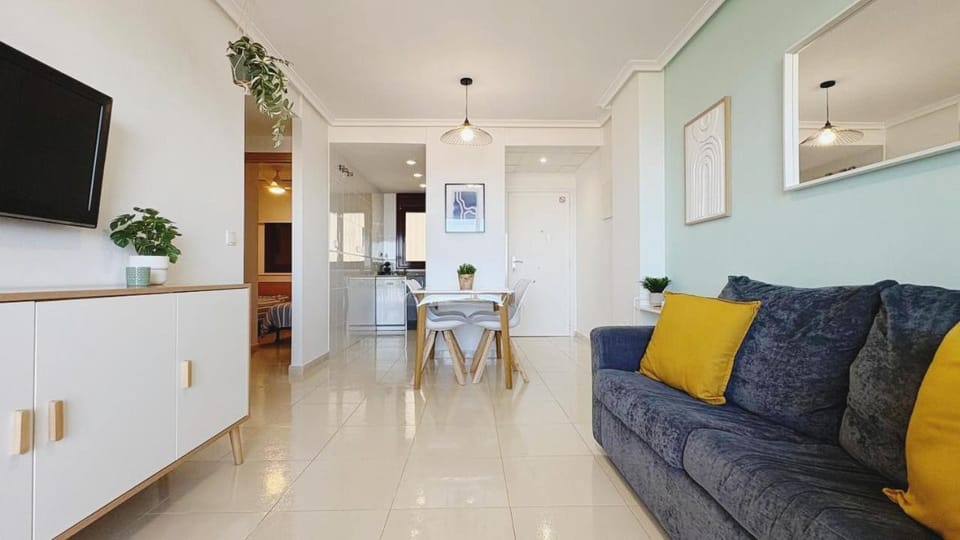 TV and multimedia, Kitchen or kitchenette, Living room, Seating area, Dining area