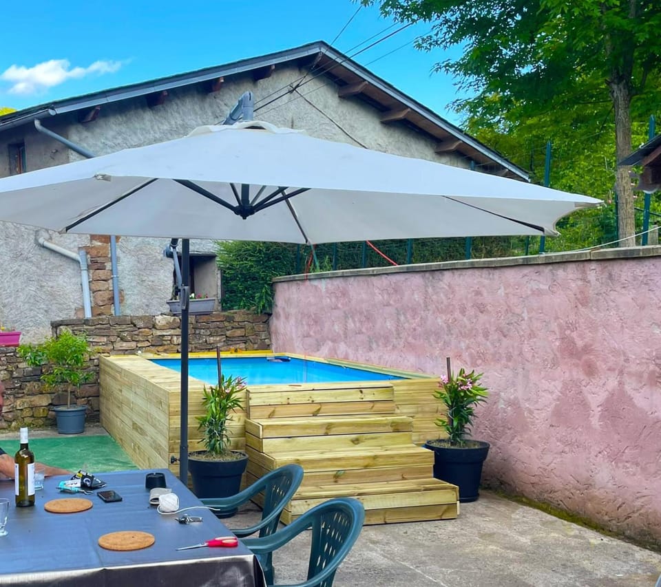 Patio, Pool view, Swimming pool, Swimming pool, sunbed