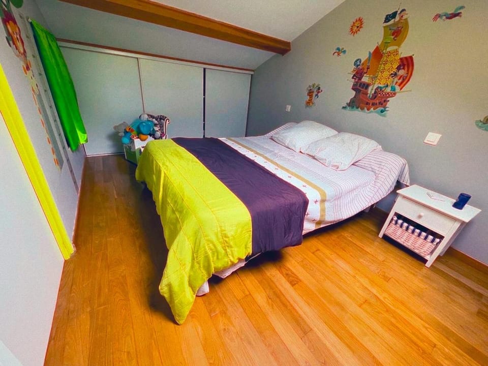 Bed, Bedroom, children, young children