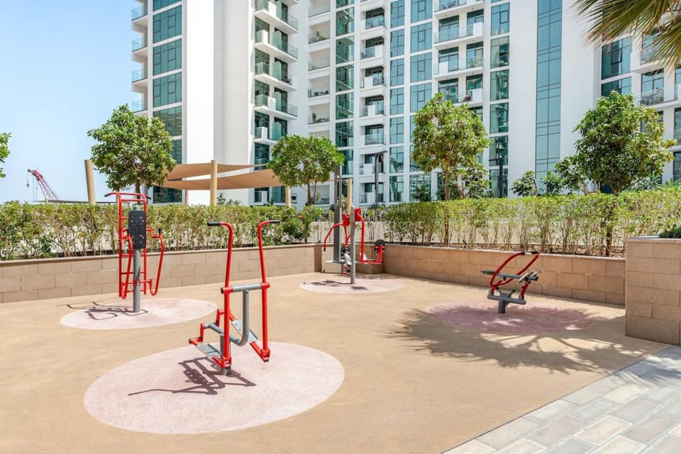 Cozy studio Pet Friendly Pool, Gym, Water Near Downtown Apartment in Dubai