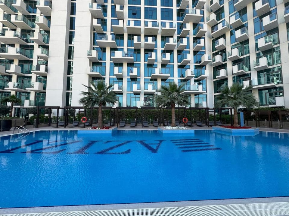 Cozy studio Pet Friendly Pool, Gym, Water Near Downtown Apartment in Dubai