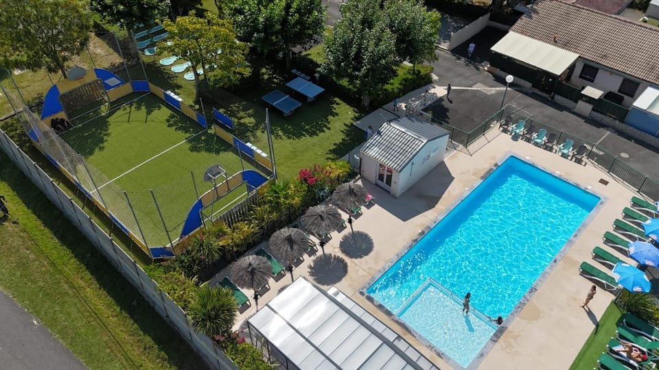 Garden view, Pool view, Swimming pool, sunbed