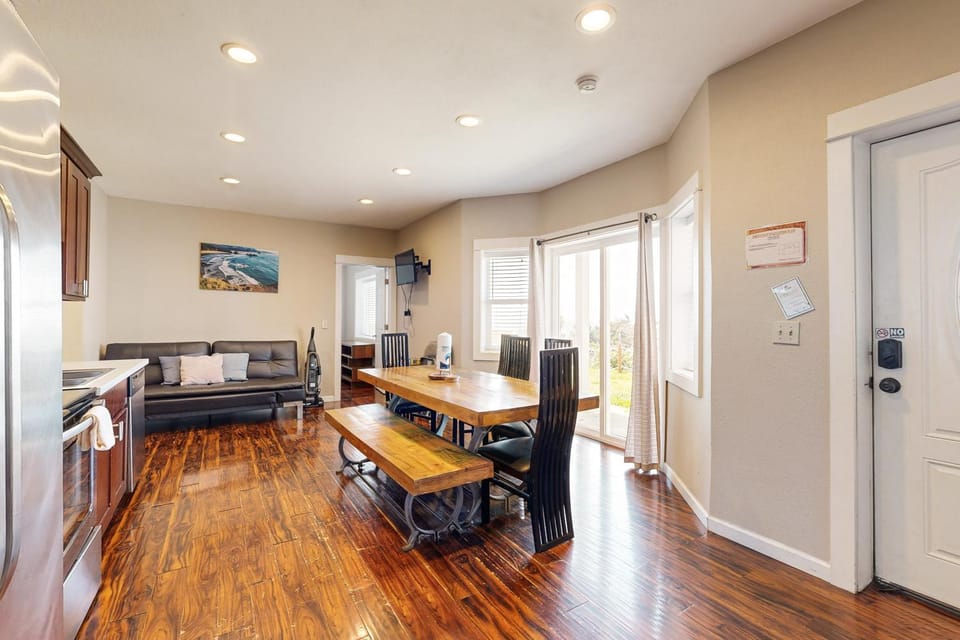 The Whale -Lower House in Lincoln City