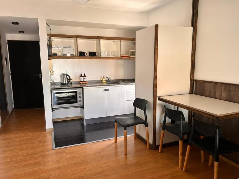 Kitchen or kitchenette, Dining area, oven
