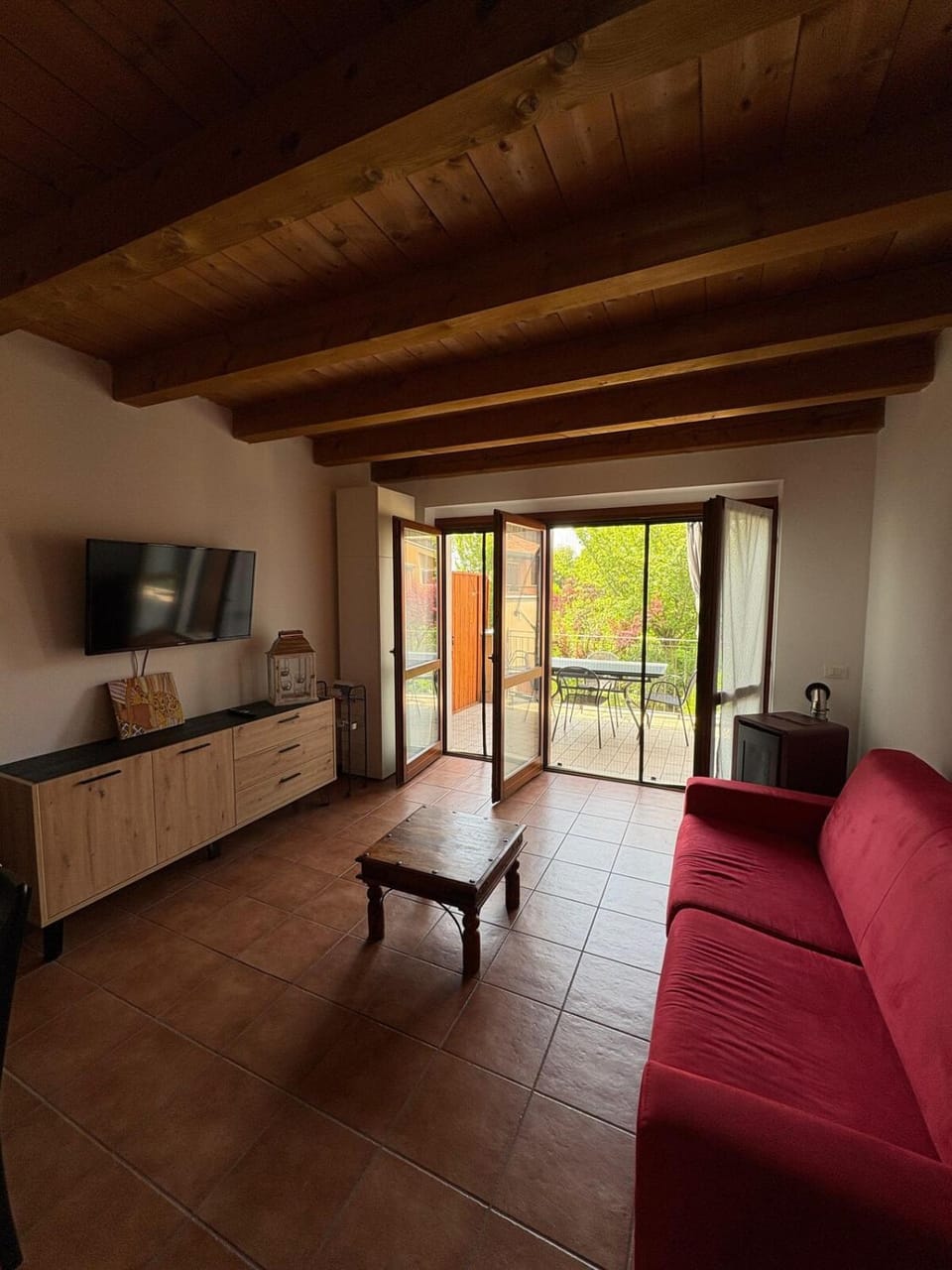 Communal lounge/ TV room, TV and multimedia, Living room, Seating area, Evening entertainment