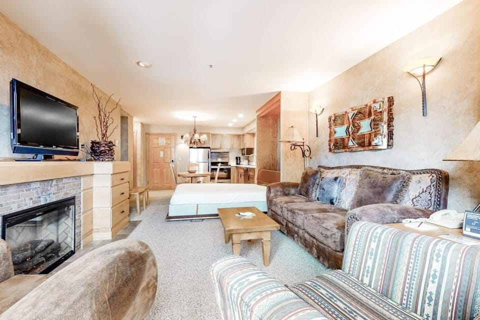 Shoshone 1965 Apartment in Big Sky