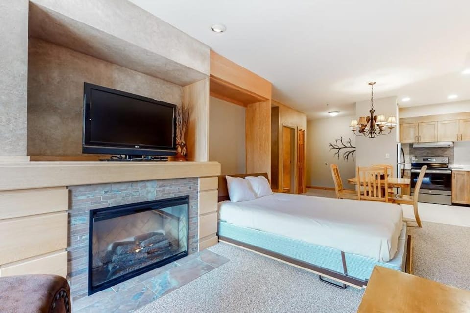 Shoshone 1904 Apartment in Big Sky