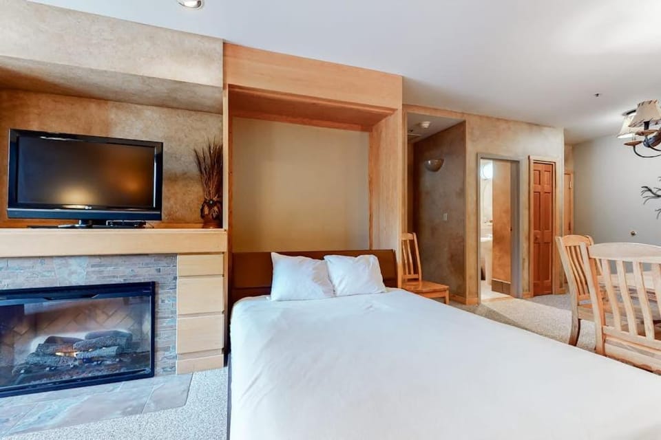 Shoshone 1904 Apartment in Big Sky