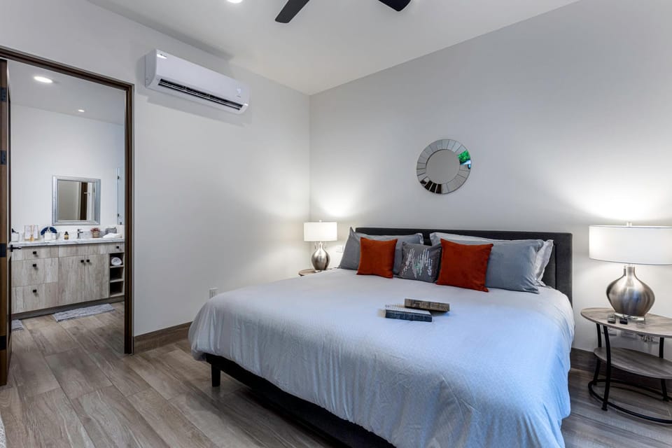 Deluxe Ground Floor 3 BR Sleeps 8 with Resort Amenities House in Cabo San Lucas