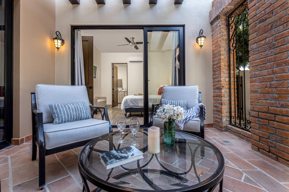 Deluxe Ground Floor 3 BR Sleeps 8 with Resort Amenities House in Cabo San Lucas