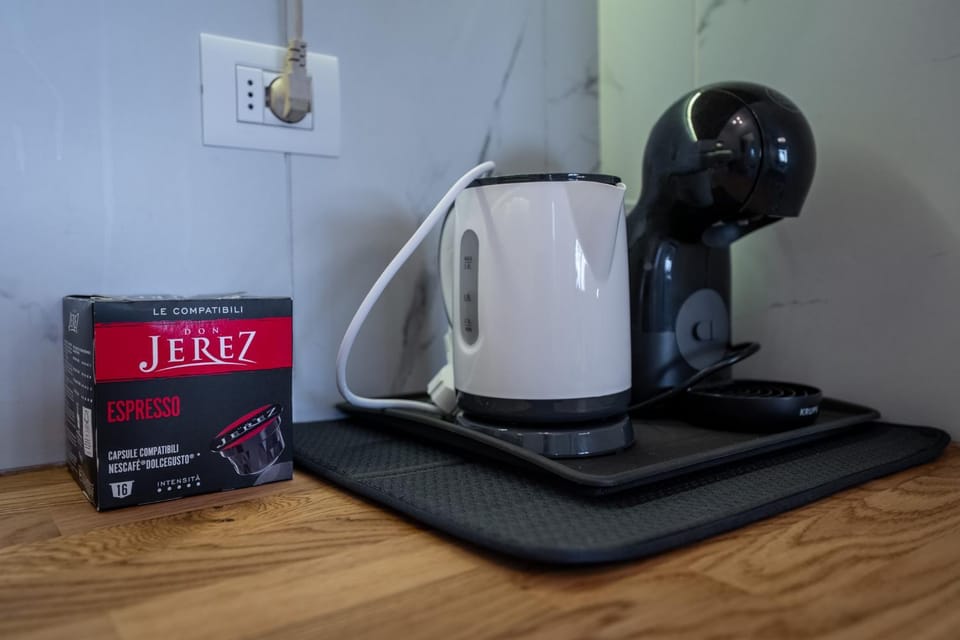 Coffee/tea facilities, Kitchen or kitchenette, kitchen