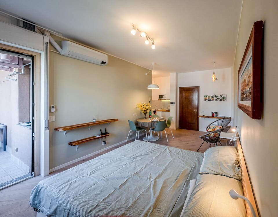 Bed, Balcony/Terrace, Kitchen or kitchenette, Living room, Photo of the whole room, Seating area, Dining area, Bedroom, kitchen, air conditioner