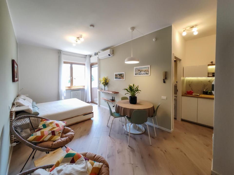 Bed, Kitchen or kitchenette, Living room, Photo of the whole room, Seating area, Dining area, Bedroom