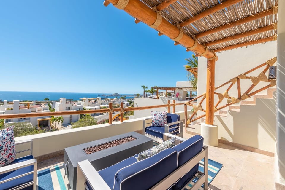 Tezal Penthouse Private Rooftop & Jacuzzi House in Baja California Sur